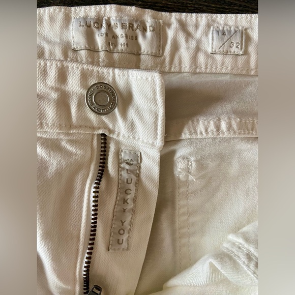 Lucky Brand Women's Mid Rise Sweet Straight Jeans, size 14 (32W x 26L) - Picture 6 of 6